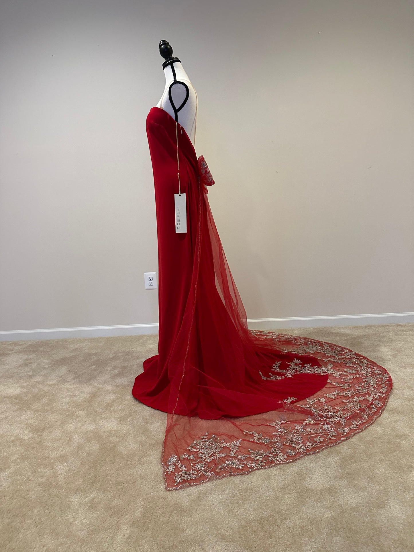 Tarik Ediz 92560 in RED