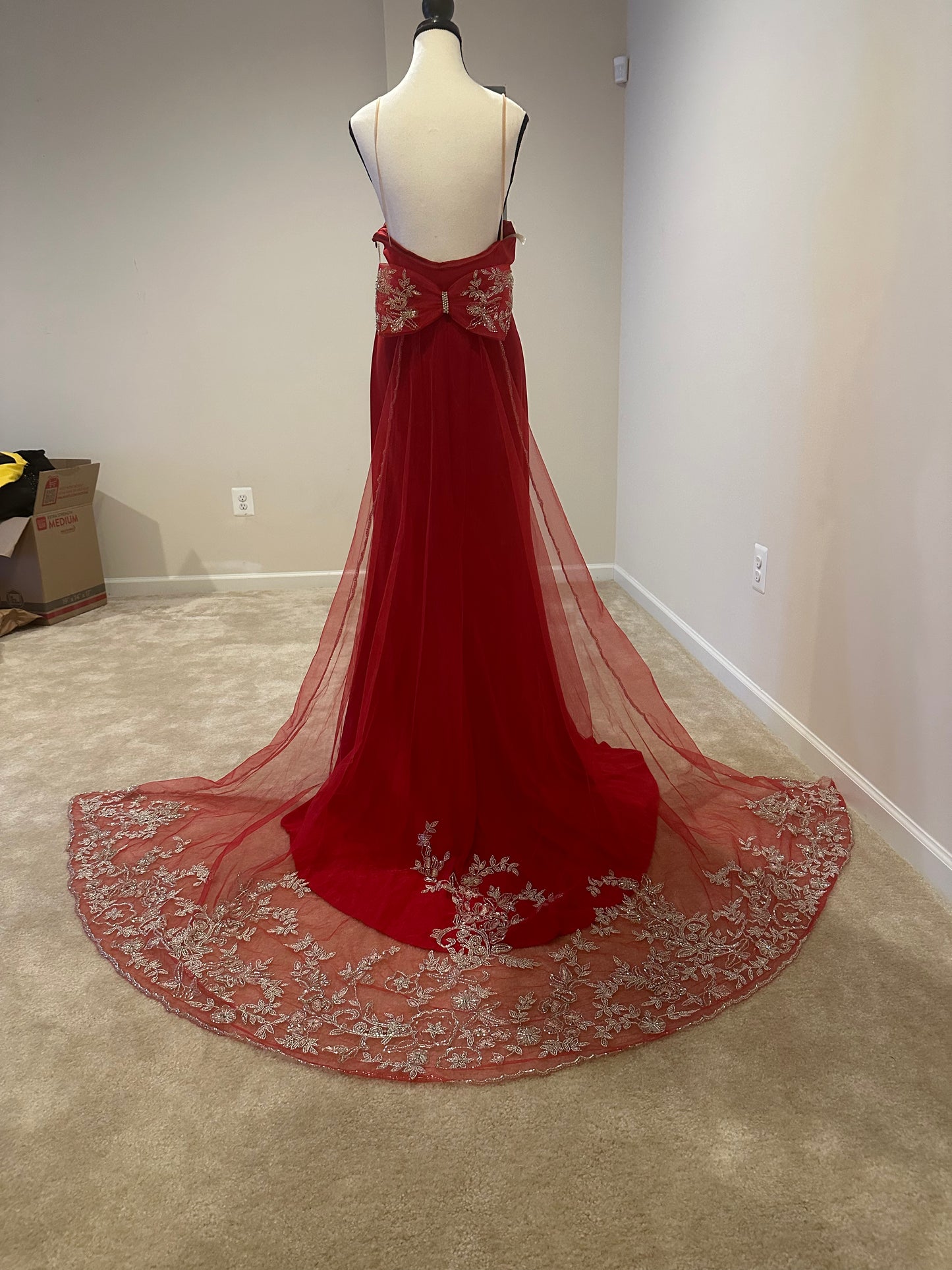 Tarik Ediz 92560 in RED